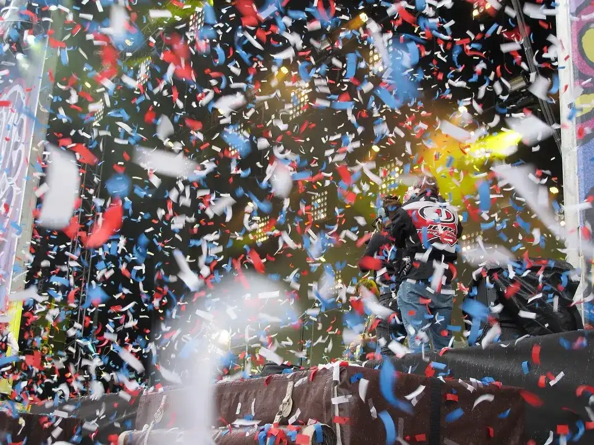 Idées de Fêtes à Thème pour Surprendre vos Invités